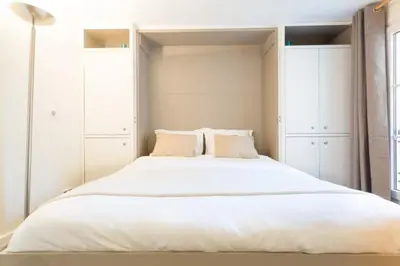 Un ou plusieurs lits dans un hébergement de l'établissement GuestReady-Designer Studio for 2, close to Louvre!