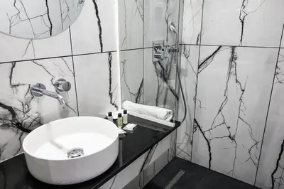 Salle de bains dans l'établissement Hôtel D'Alsace