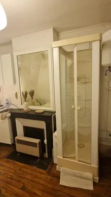Salle de bains dans l'établissement Paris Quartier Latin