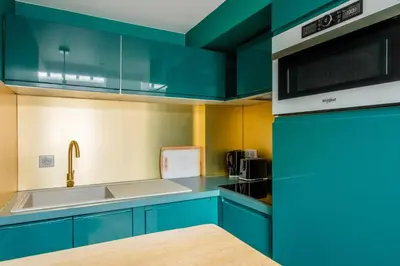 Cuisine ou kitchenette dans l'établissement Studio Emerald - Welkeys
