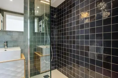 Salle de bains dans l'établissement Studio Emerald - Welkeys