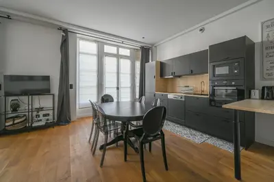 Cuisine ou kitchenette dans l'établissement Appartement de Prestige - Grand Varenne