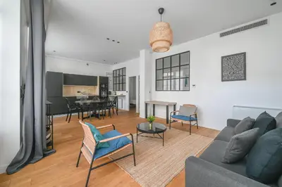 Cuisine ou kitchenette dans l'établissement Appartement de Prestige - Grand Varenne