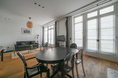 Télévision ou salle de divertissement dans l'établissement Appartement de Prestige - Grand Varenne