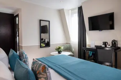 Télévision ou salle de divertissement dans l'établissement Hotel Park Lane Paris