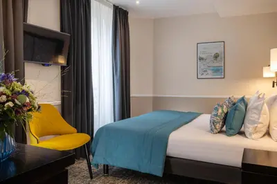 Télévision ou salle de divertissement dans l'établissement Hotel Park Lane Paris
