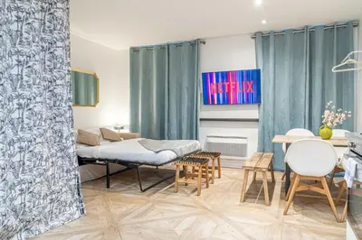 Télévision ou salle de divertissement dans l'établissement SophieStay - Appartement tendance avec 1 chambre à Montorgueil