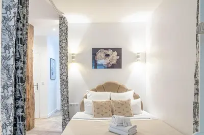 Un ou plusieurs lits dans un hébergement de l'établissement SophieStay - Appartement tendance avec 1 chambre à Montorgueil