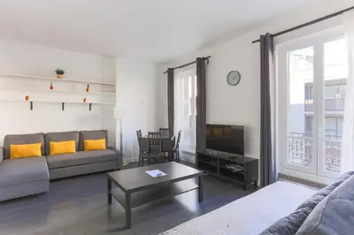 Coin salon dans l'établissement Champs de Mars Appartement