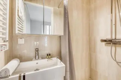 Salle de bains dans l'établissement ParisConciergerie - 1BR apartment close to Bercy