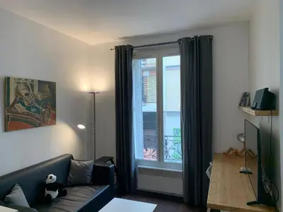 Télévision ou salle de divertissement dans l'établissement ParisConciergerie - 1BR apartment close to Bercy