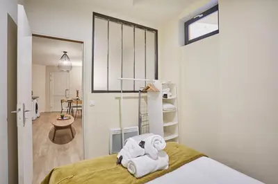 Un ou plusieurs lits dans un hébergement de l'établissement Apartment Parc des Expositions by Studio prestige
