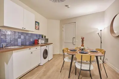 Cuisine ou kitchenette dans l'établissement Apartment Parc des Expositions by Studio prestige