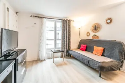 Télévision ou salle de divertissement dans l'établissement Chatelet Flat