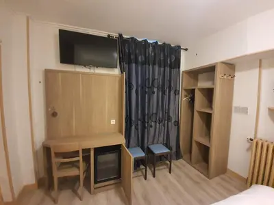 Télévision ou salle de divertissement dans l'établissement HOTEL SAVOY