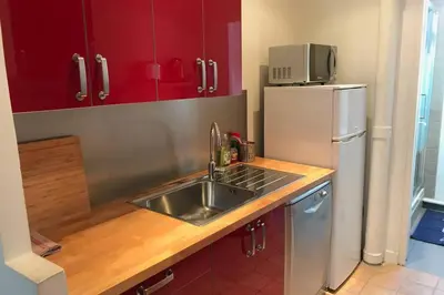 Cuisine ou kitchenette dans l'établissement Charming apartment in Montmartre