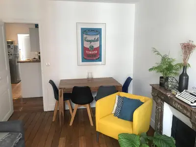 Cuisine ou kitchenette dans l'établissement Charming apartment in Montmartre