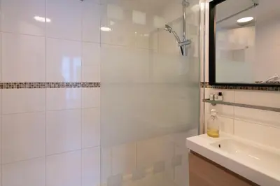 Salle de bains dans l'établissement Hotel Geoffroy Marie Opéra