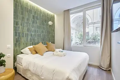 Un ou plusieurs lits dans un hébergement de l'établissement Residence Le Marais Beaubourg by Studio prestige