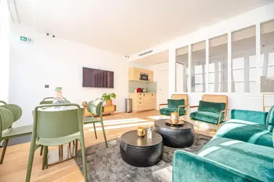 Télévision ou salle de divertissement dans l'établissement MBM - LOFT MARAIS