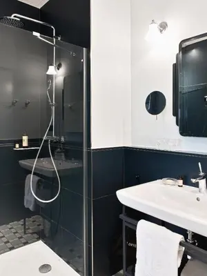 Salle de bains dans l'établissement Hôtel Botaniste
