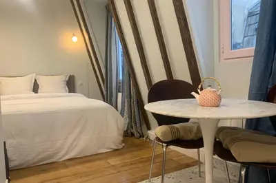 Un ou plusieurs lits dans un hébergement de l'établissement Paris 4 Le Marais Rue de Rivoli - City Hall - Aldaro