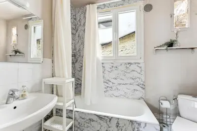 Salle de bains dans l'établissement Studio Montmartre 15 min du Sacré-Cœur, cosy & chauffé
