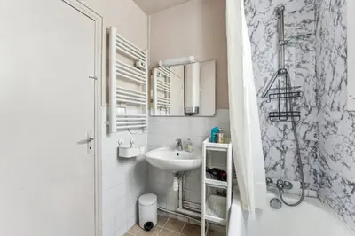 Salle de bains dans l'établissement Studio Montmartre 15 min du Sacré-Cœur, cosy & chauffé