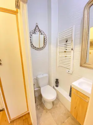 Salle de bains dans l'établissement Beautiful flat in Paris Montorgueil, free parking