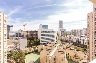 Vue générale sur Puteaux ou vue de la ville depuis l'appartement