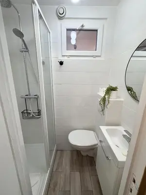 Salle de bains dans l'établissement Le Village Montmartre