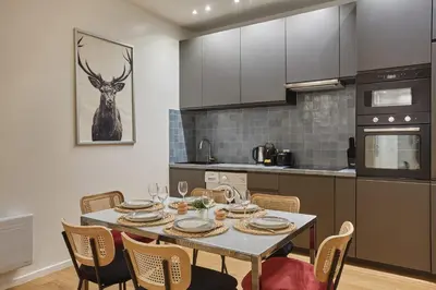 Cuisine ou kitchenette dans l'établissement New Apartment 2 bedrooms center of Paris by Studio prestige