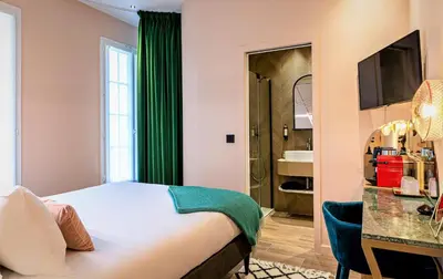 Un ou plusieurs lits dans un hébergement de l'établissement Hôtel Veryste & Spa Paris