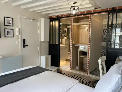 Un ou plusieurs lits dans un hébergement de l'établissement Studio Beaubourg Marais