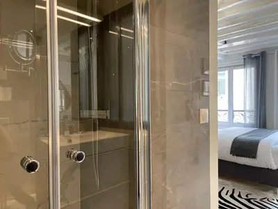 Salle de bains dans l'établissement Studio Beaubourg Marais