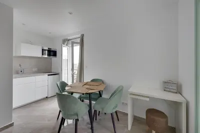 Cuisine ou kitchenette dans l'établissement Le Bellevue