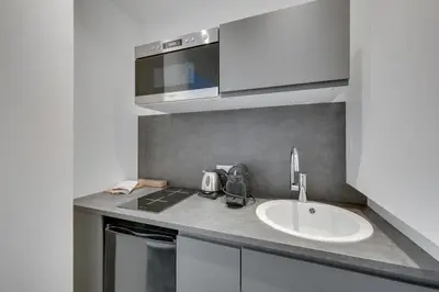 Cuisine ou kitchenette dans l'établissement Le Bellevue