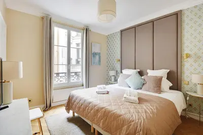 Un ou plusieurs lits dans un hébergement de l'établissement Pick A Flat's Apartments in Opéra Saint Lazarre - Rue de l'Isly