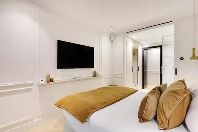 Un ou plusieurs lits dans un hébergement de l'établissement TheLander - Champs Elysées Serviced Apartments