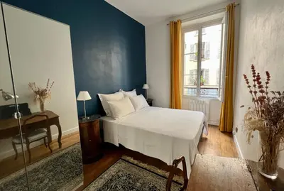 Un ou plusieurs lits dans un hébergement de l'établissement Maison de ville cosy Canal Saint Martin