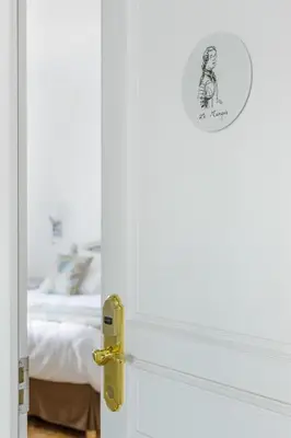 Un ou plusieurs lits dans un hébergement de l'établissement L'Hôtel Particulier - Paris Asnières