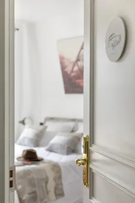 Un ou plusieurs lits dans un hébergement de l'établissement L'Hôtel Particulier - Paris Asnières