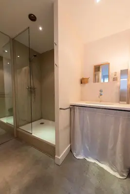 Salle de bains dans l'établissement Roulette
