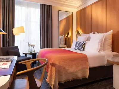 Un ou plusieurs lits dans un hébergement de l'établissement Hôtel Vernet Champs Elysées Paris