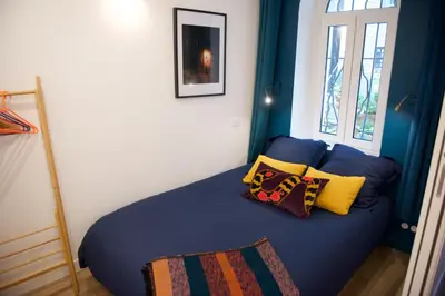 Un ou plusieurs lits dans un hébergement de l'établissement CHARMING Parisian Apartment WITH AIR CONDITIONING - CLIMATISATION & 2 BEDROOMS - Batignolles PARIS