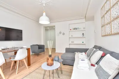 Télévision ou salle de divertissement dans l'établissement Cosy apartment 2BR-6P - Musée du Louvre