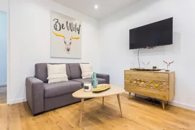 Télévision ou salle de divertissement dans l'établissement Comfortable apartment - 1BR-4P - Close to Bastille