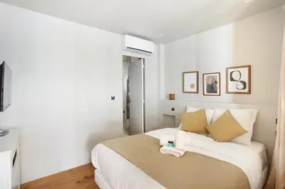Un ou plusieurs lits dans un hébergement de l'établissement Residence in the center of Paris by Studio prestige
