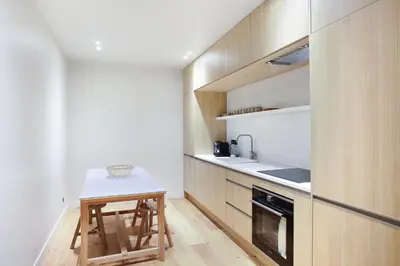 Cuisine ou kitchenette dans l'établissement Residence in the center of Paris by Studio prestige