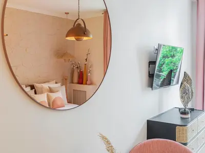 Télévision ou salle de divertissement dans l'établissement Pink & Wood cocoon